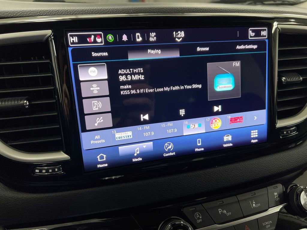 Used 2024 Chrysler Pacifica Touring-L image 14