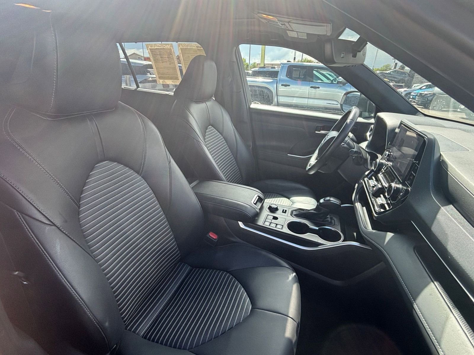 Used 2025 Toyota Highlander XSE AWD/4WD image 36