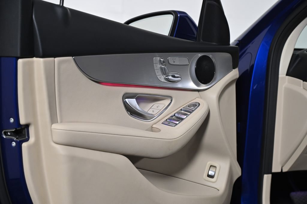 Used 2020 Mercedes-Benz GLC 300 4MATIC image 35