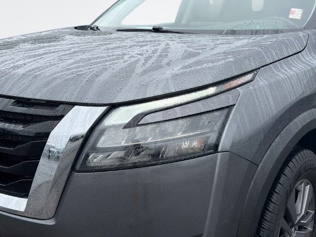 Used 2024 Nissan Pathfinder SV FWD image 9