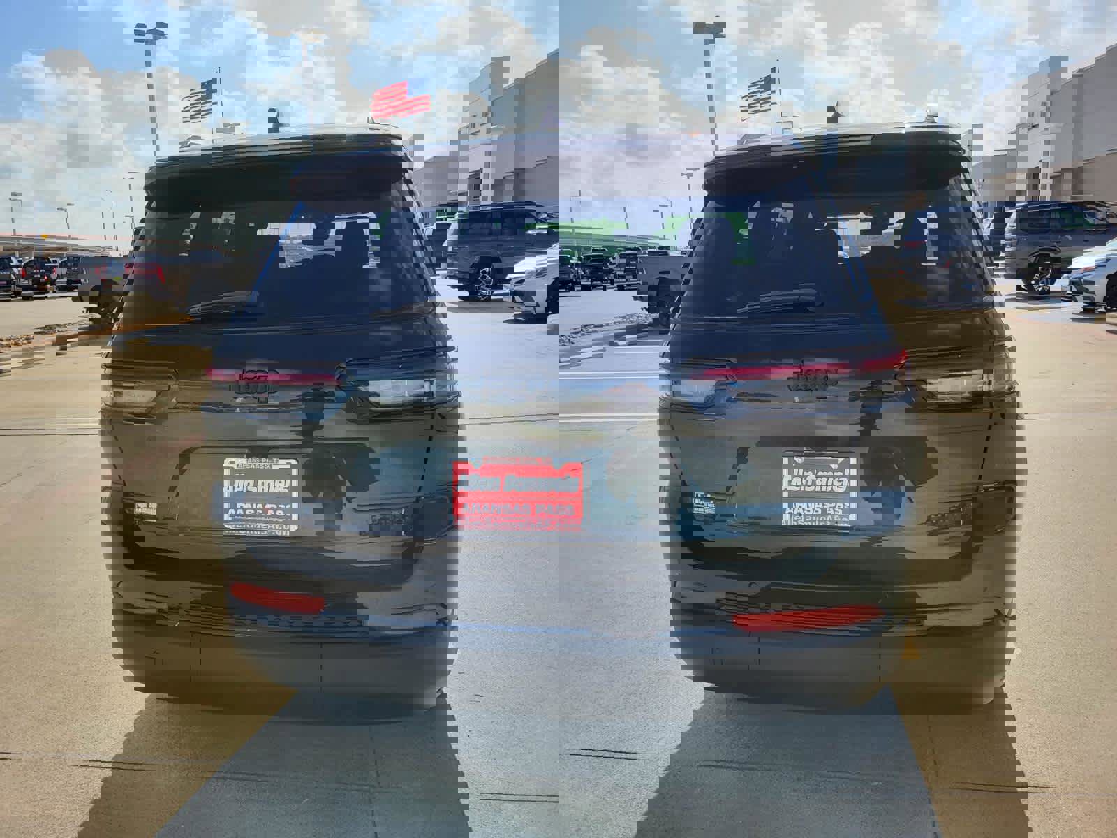 New 2025 Jeep Grand Cherokee L Limited w/ Black Appearance Package image 4