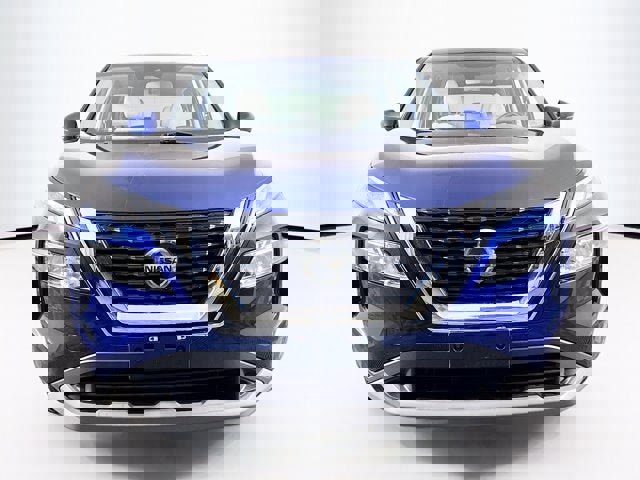 Used 2021 Nissan Rogue SV image 2