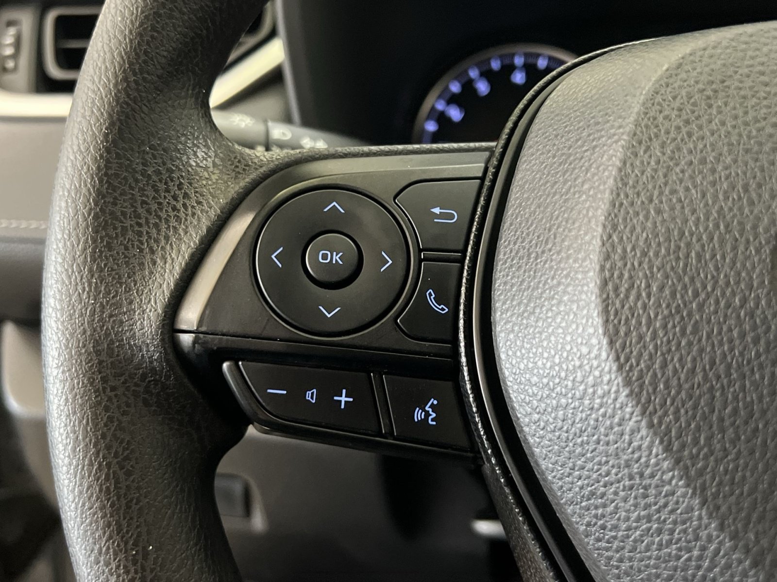 Used 2019 Toyota RAV4 LE w/ All Weather Liner Package AWD/4WD image 33