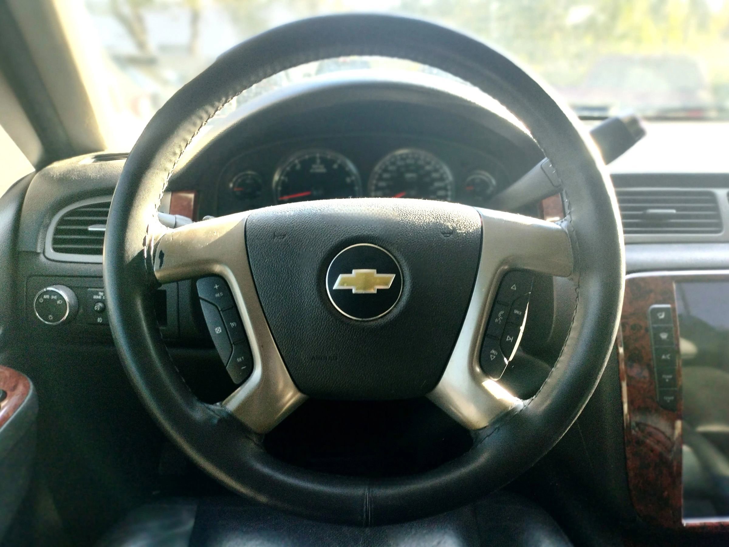 Used 2011 Chevrolet Avalanche LTZ image 24