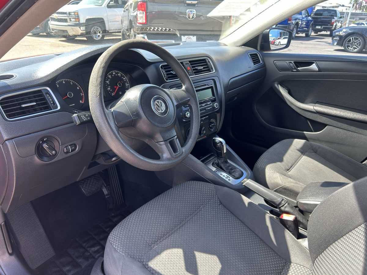 Used 2013 Volkswagen Jetta Base 4dr Sedan 6A image 9