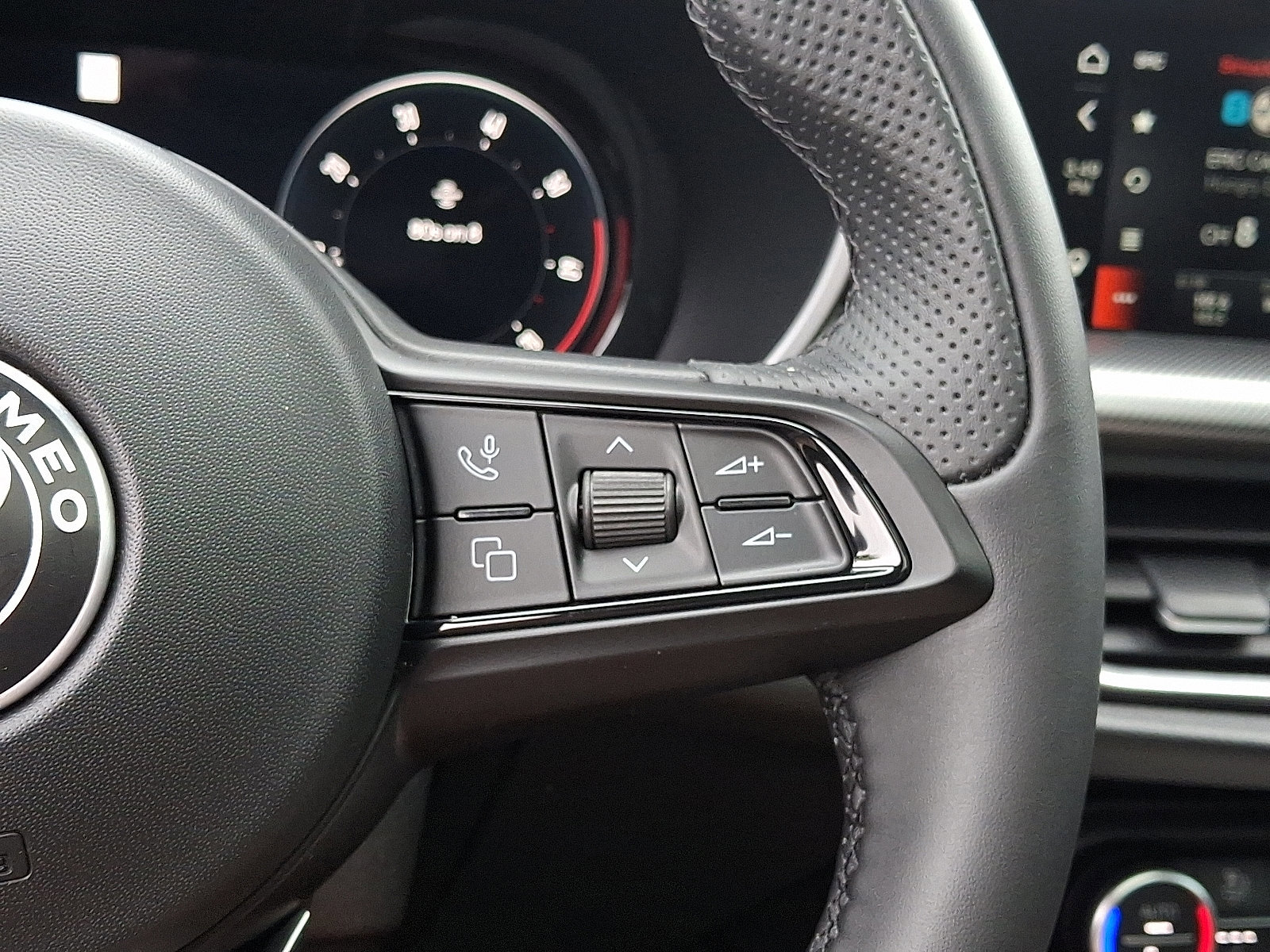 Used 2024 Alfa Romeo Stelvio Ti image 24