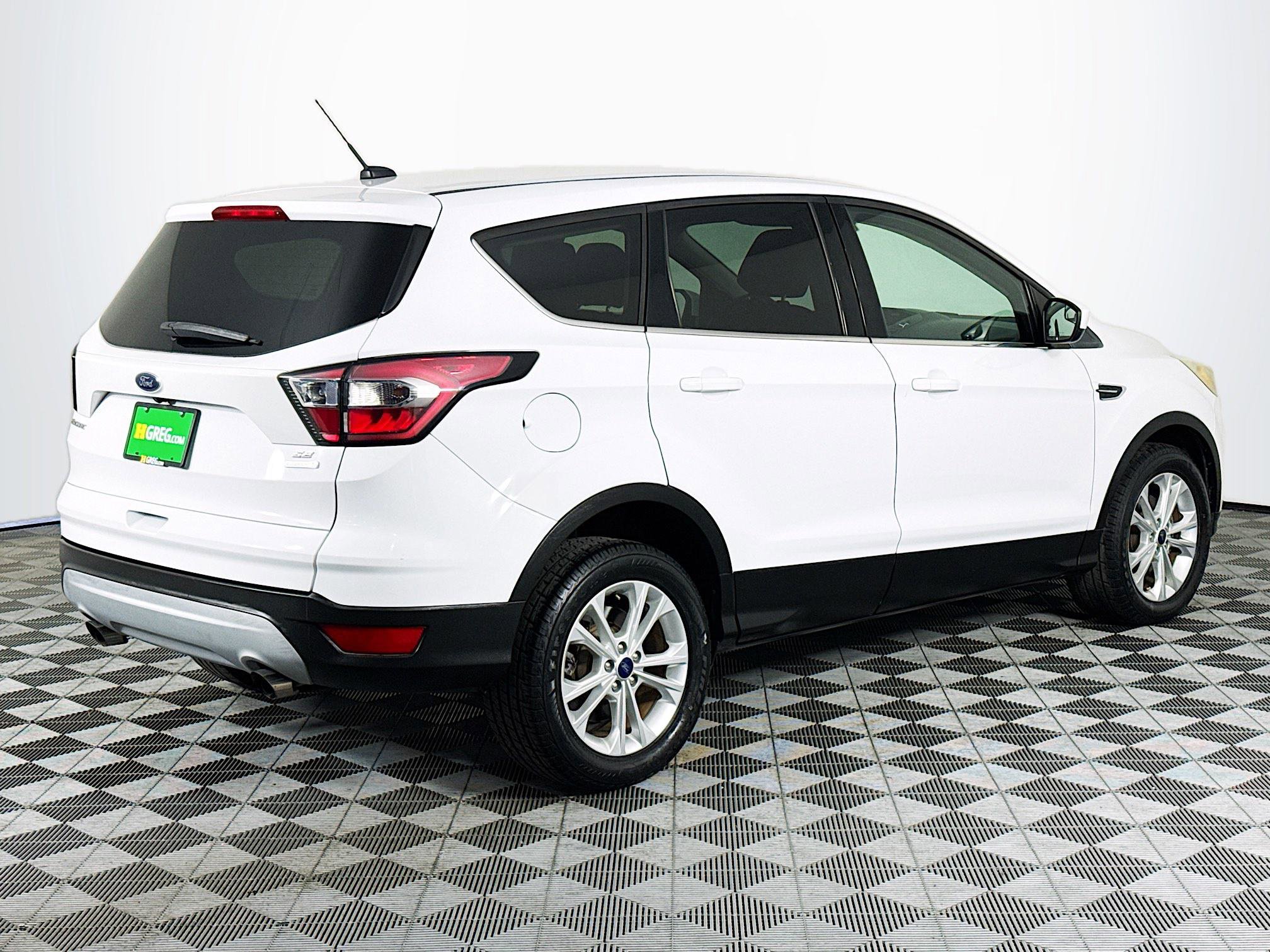 Used 2017 Ford Escape SE image 10