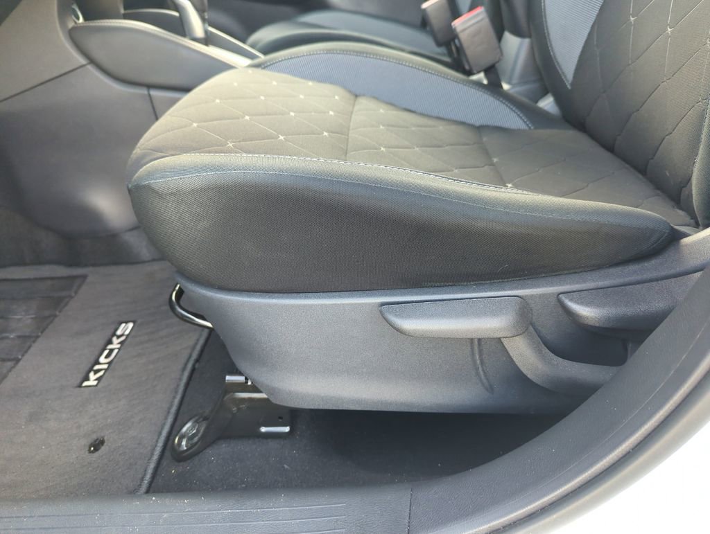 Used 2020 Nissan Kicks SV image 13