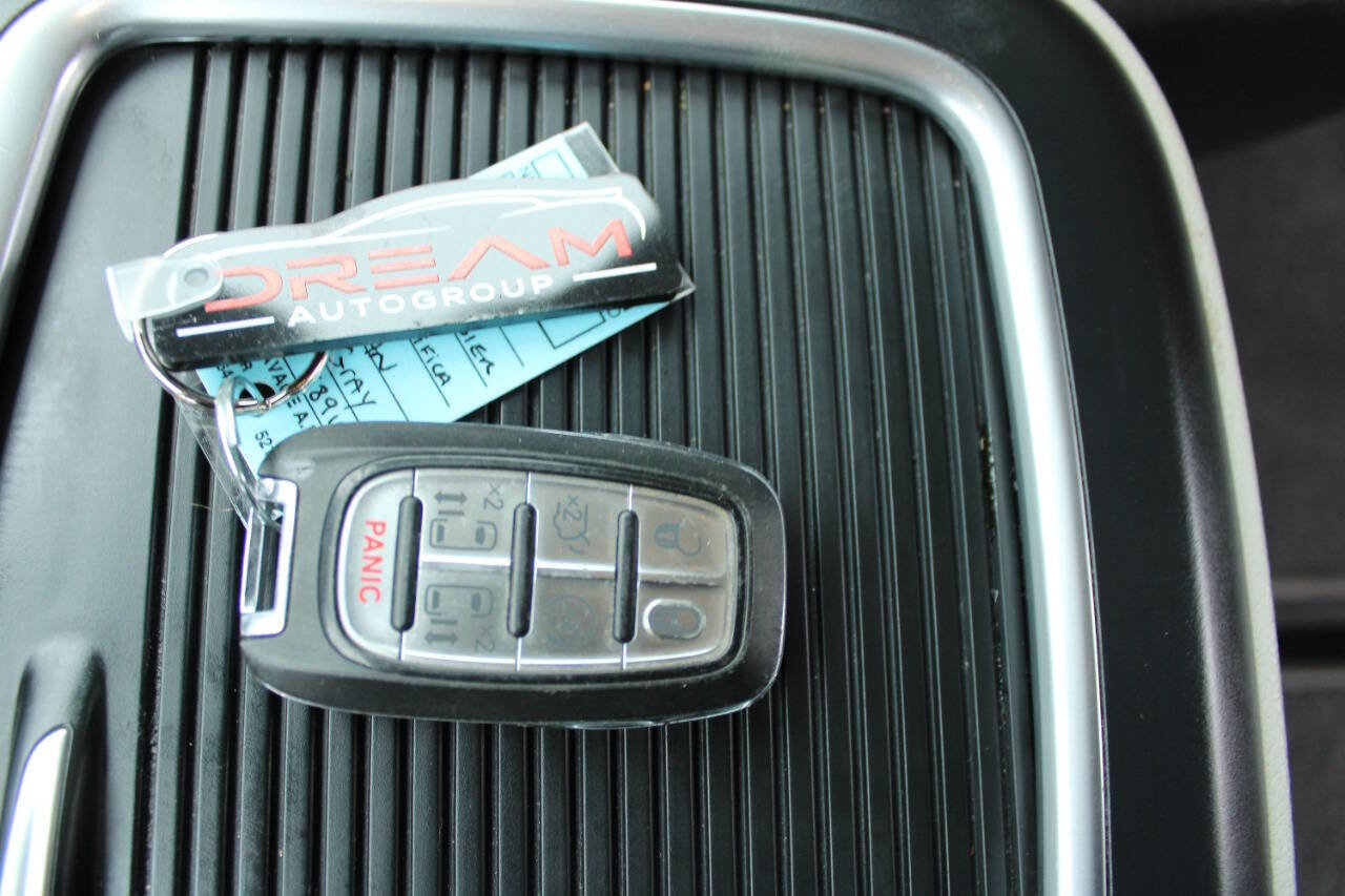 Used 2021 Chrysler Pacifica Touring-L FWD image 33