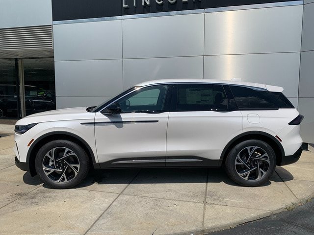 New 2026 Lincoln Nautilus Premier AWD/4WD image 2