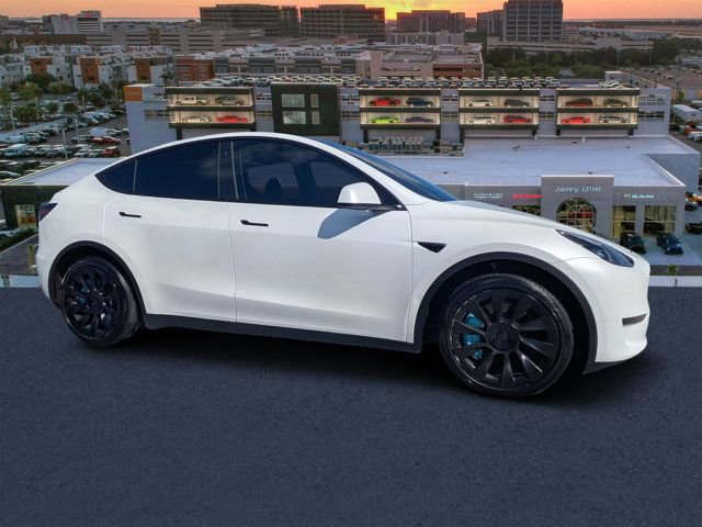 Used 2023 Tesla Model Y Long Range video 1