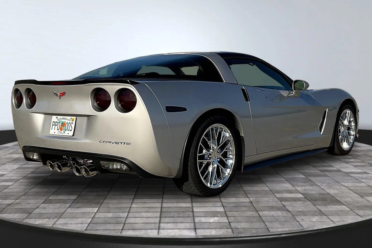 Used 2005 Chevrolet Corvette Coupe w/ Preferred Equipment Group RWD image 6