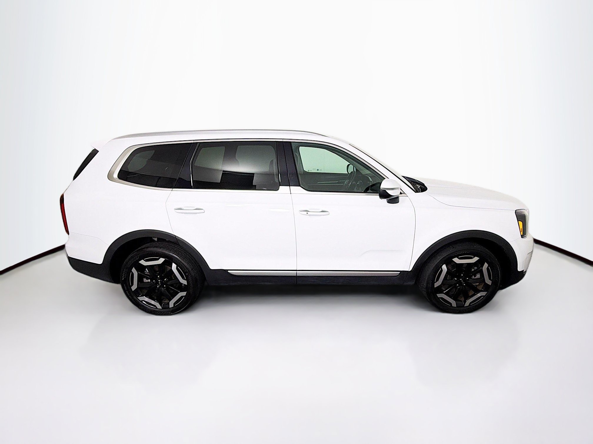 Used 2025 Kia Telluride S FWD image 10
