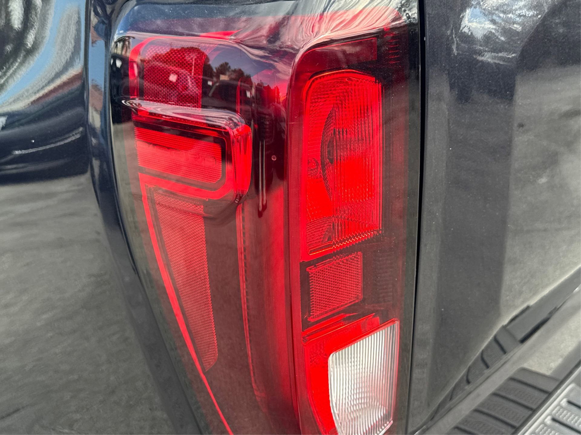 Used 2024 GMC Sierra 1500 Elevation image 17