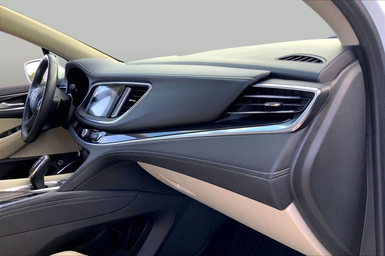 Used 2020 Buick Enclave Essence FWD image 19
