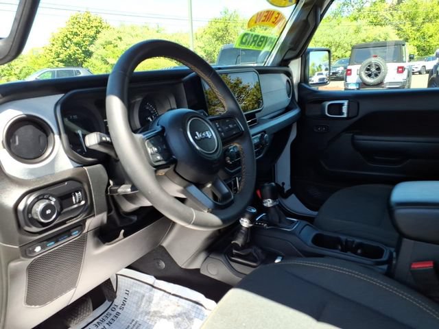 Used 2024 Jeep Wrangler Unlimited AWD/4WD image 23