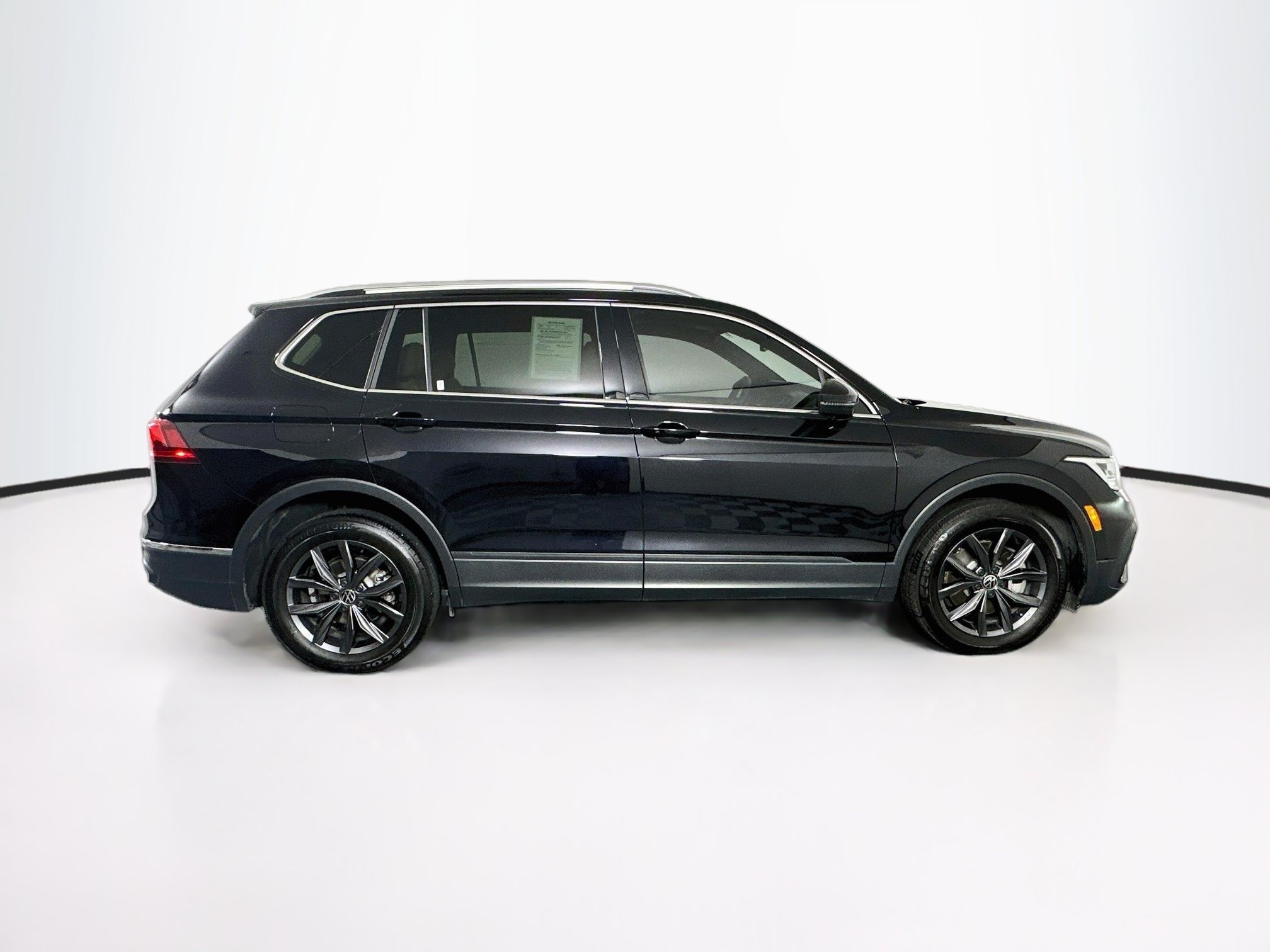 Used 2023 Volkswagen Tiguan SE FWD image 10