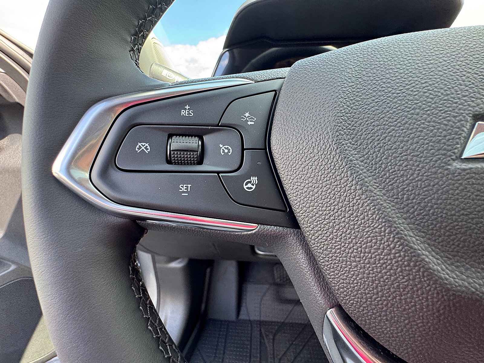 New 2026 Chevrolet Trax ACTIV w/ Sunroof Package FWD image 12
