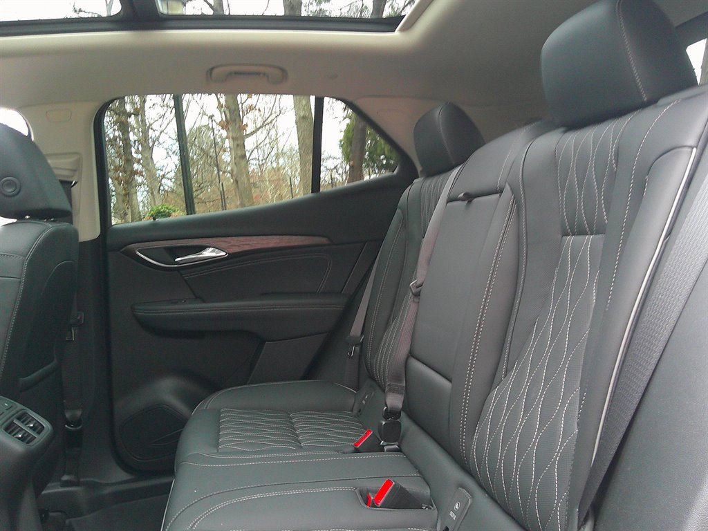 Used 2023 Buick Envision Avenir image 32