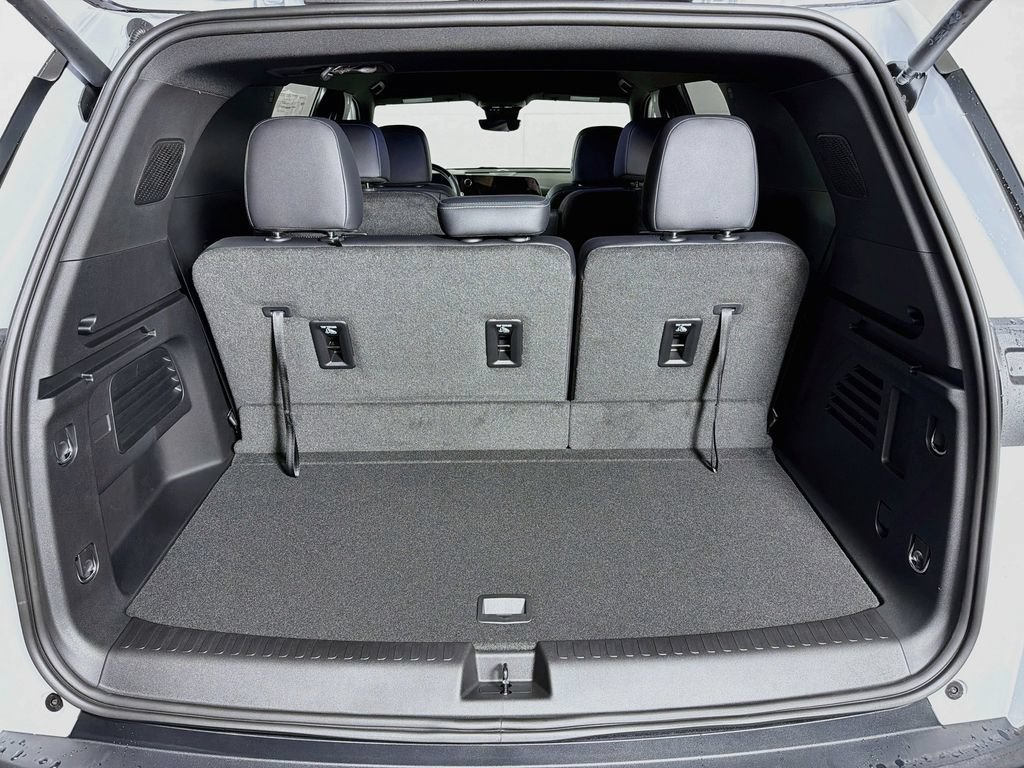 New 2027 Chevrolet Traverse LT w/ Enhanced Driving Package FWD image 27
