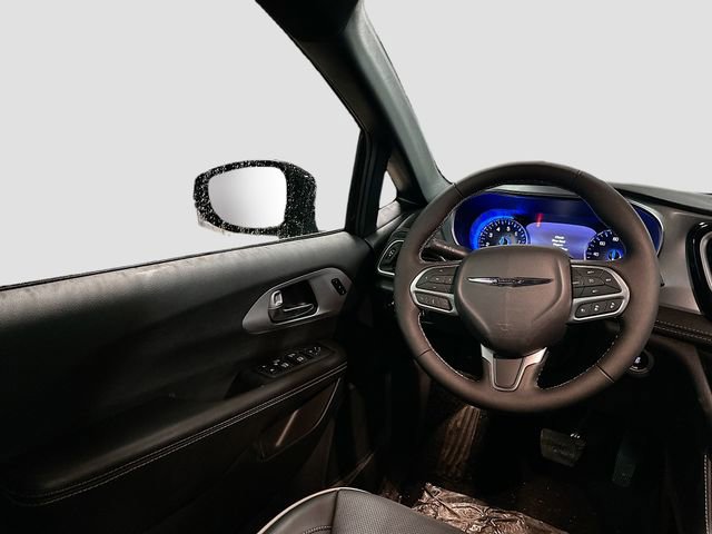 New 2026 Chrysler Pacifica Limited image 25