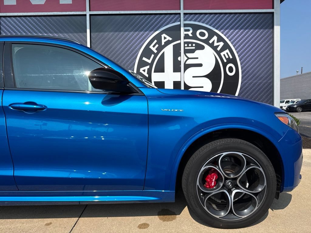 Used 2023 Alfa Romeo Stelvio Veloce AWD/4WD image 3
