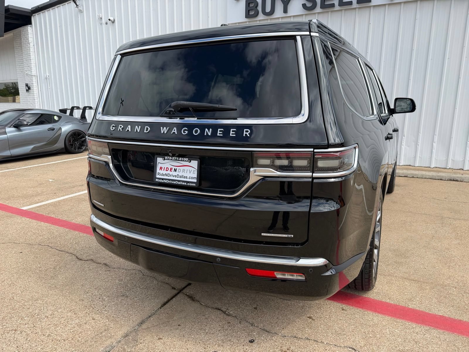 Used 2022 Jeep Grand Wagoneer Series II AWD/4WD image 6