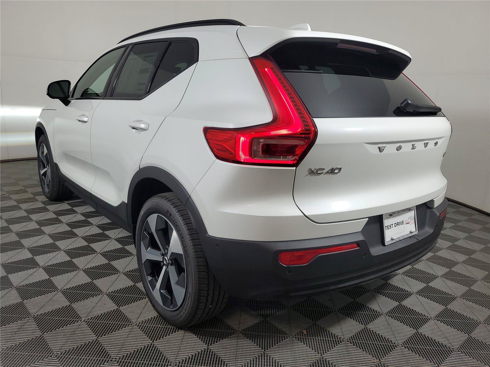 New 2026 Volvo XC40 B5 Plus w/ Protection Package Premier AWD/4WD image 4