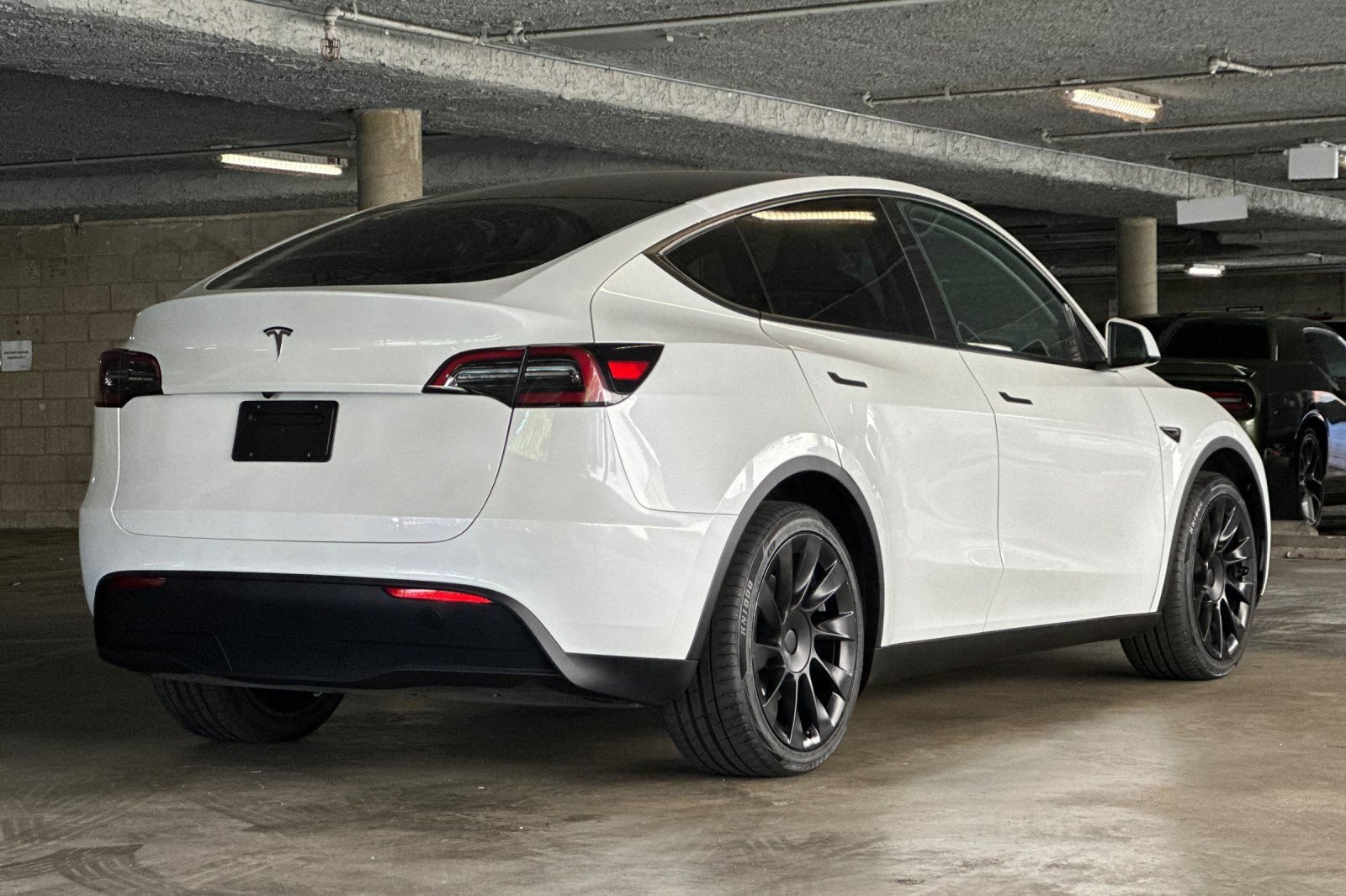 Used 2023 Tesla Model Y Long Range AWD/4WD image 3