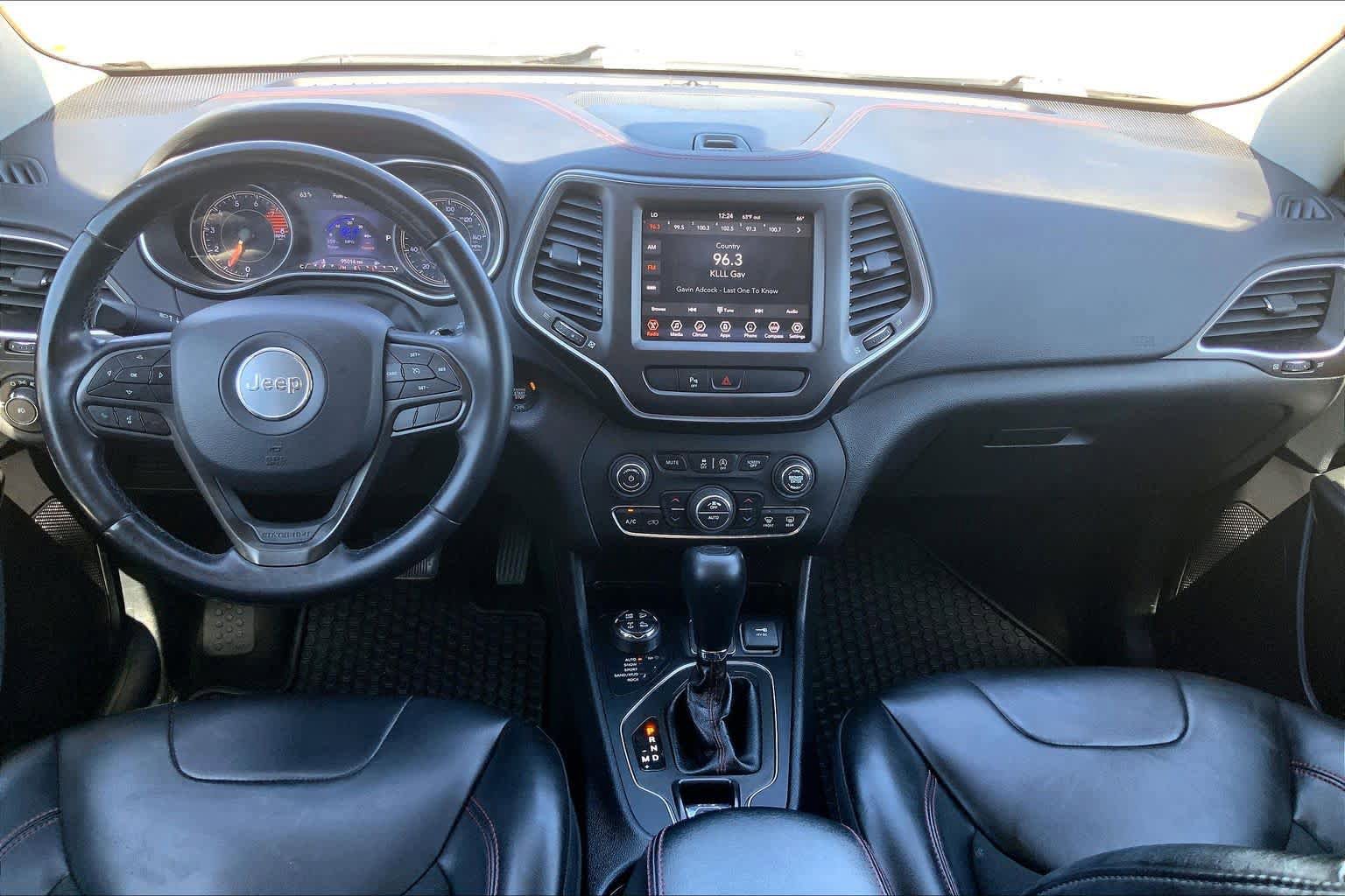Used 2020 Jeep Cherokee Trailhawk AWD/4WD image 16