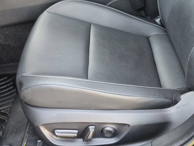 Used 2025 Toyota Prius Limited w/ Limited Premium Package FWD image 15
