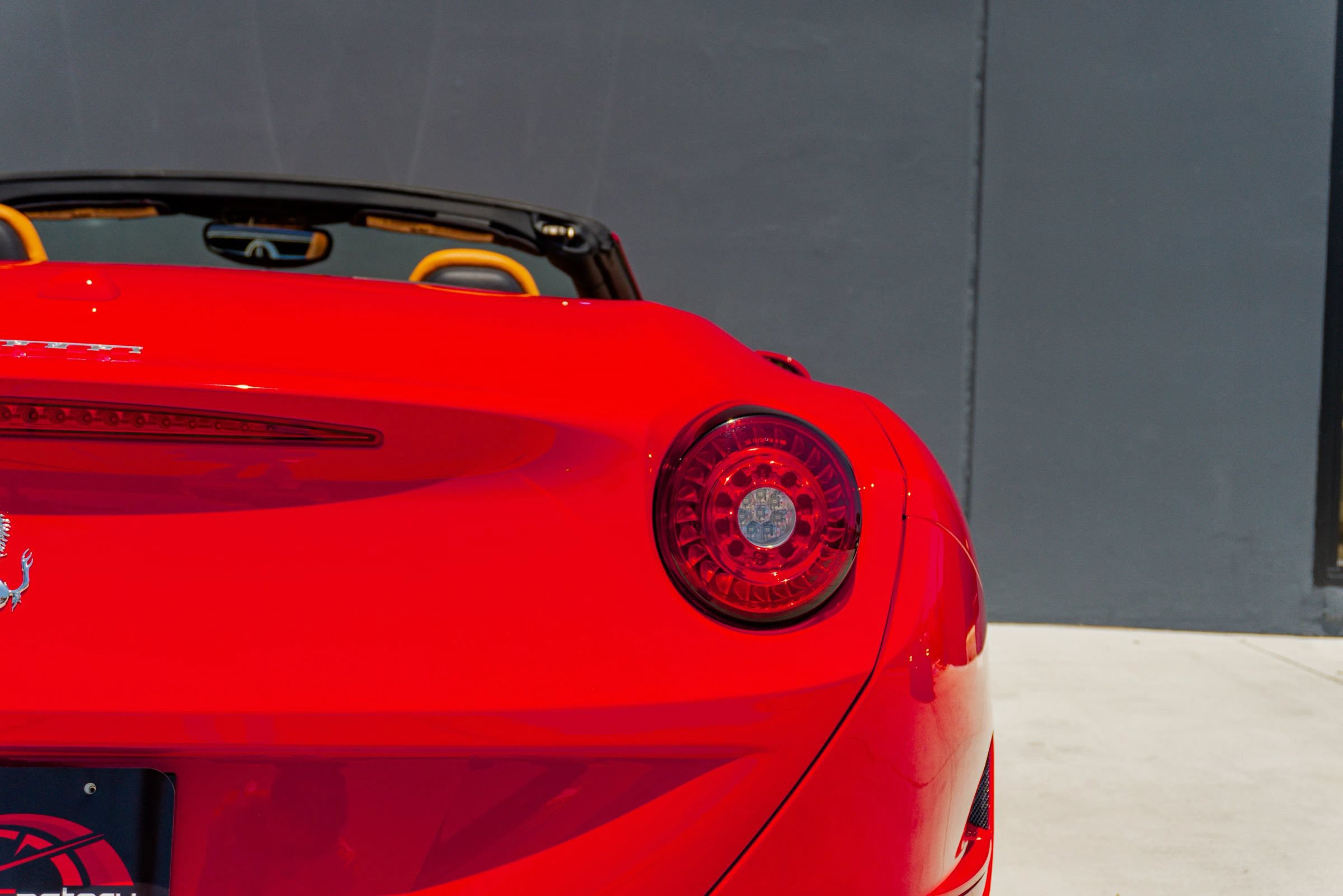 Used 2016 Ferrari California T RWD image 38