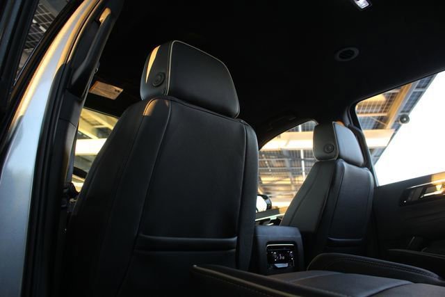 Used 2025 Chevrolet Suburban Premier image 25