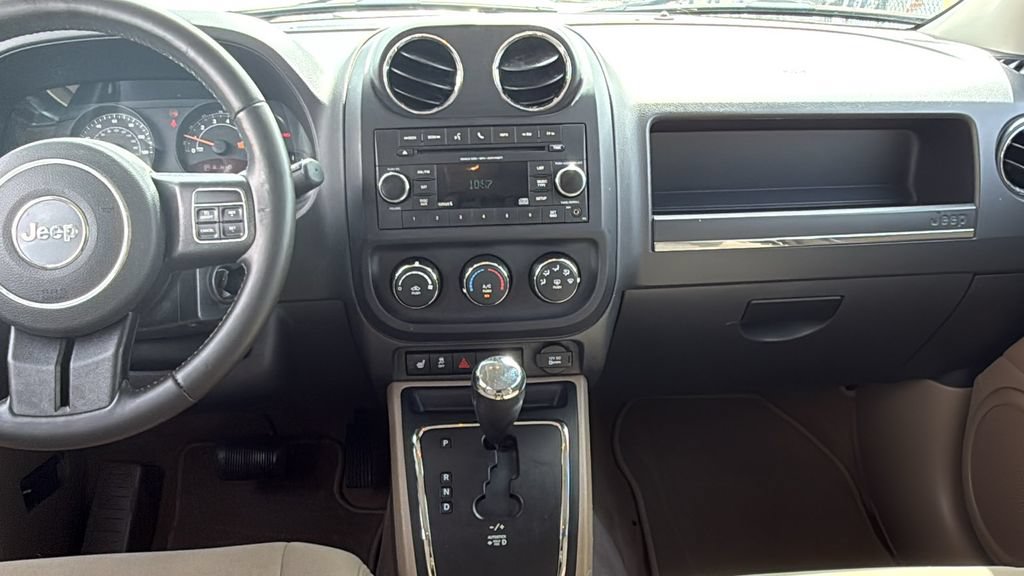 Used 2017 Jeep Patriot Latitude FWD image 32