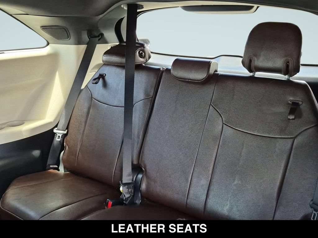Used 2024 Toyota Sienna Platinum FWD image 27