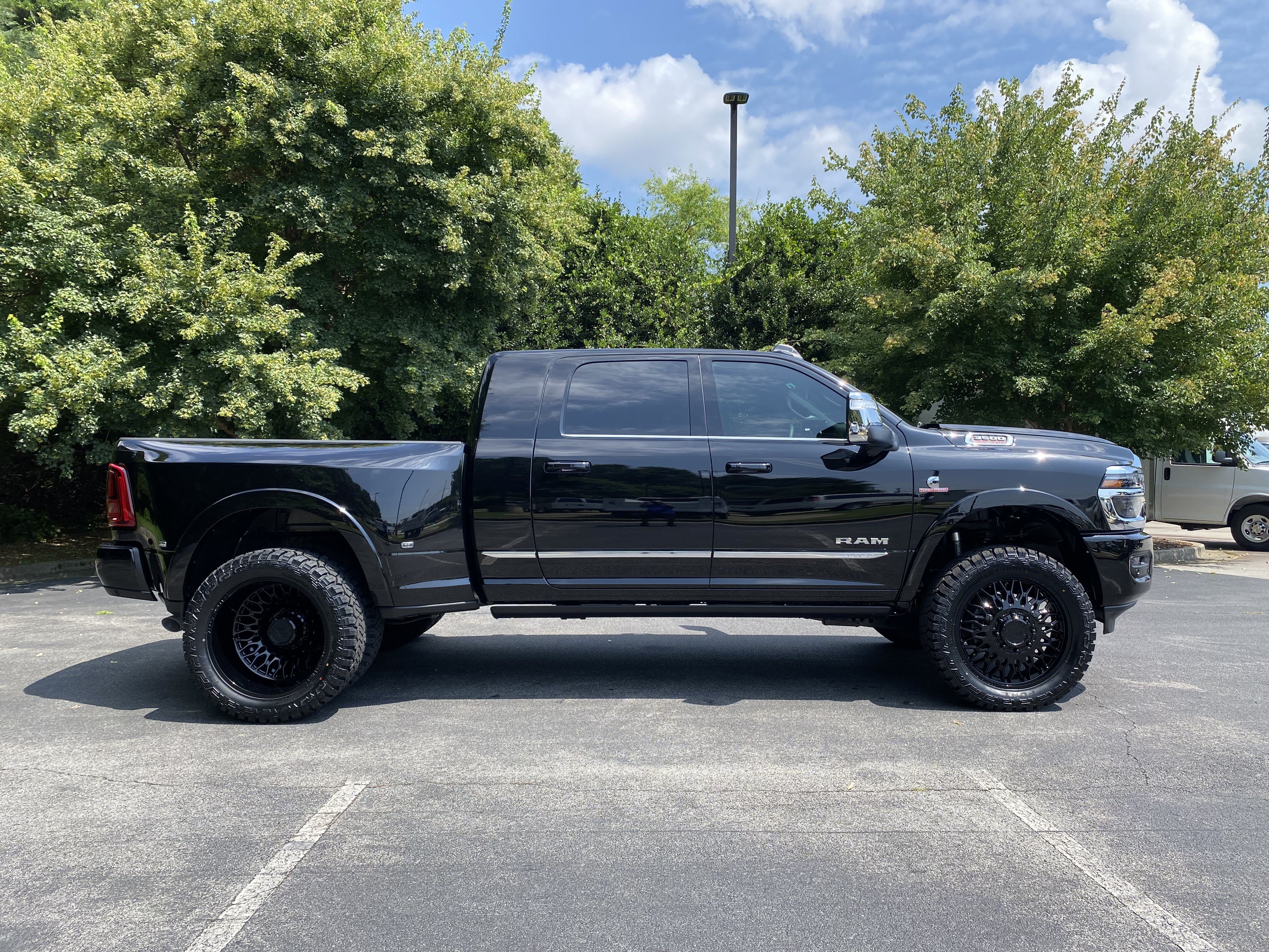Used 2026 RAM 3500 Limited AWD/4WD image 10