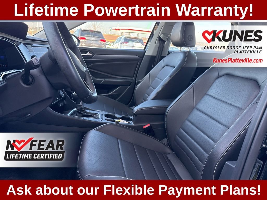 Used 2023 Volkswagen Jetta SE w/ Panoramic Sunroof Package image 13