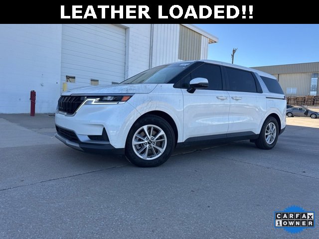 Used 2024 Kia Carnival LX image 2