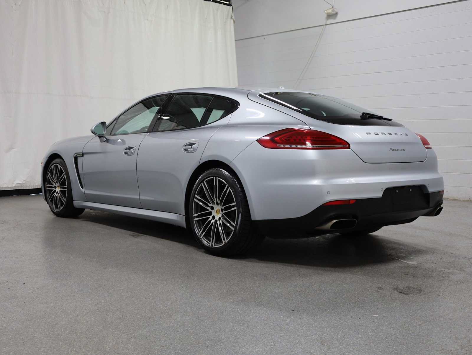 Used 2016 Porsche Panamera Edition RWD image 3