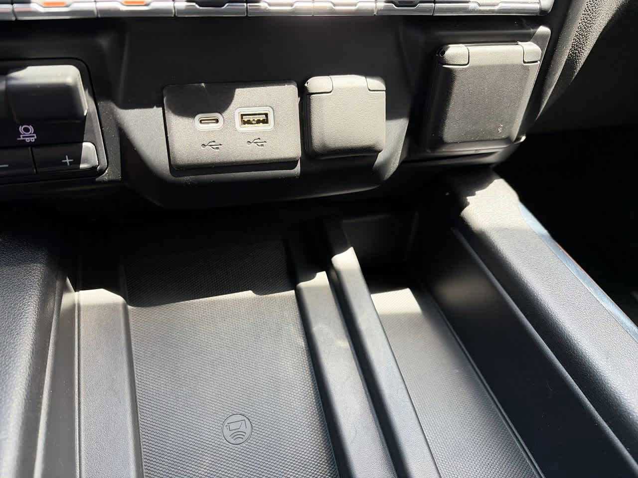 Used 2019 Chevrolet Silverado 1500 High Country w/ Technology Package AWD/4WD image 21