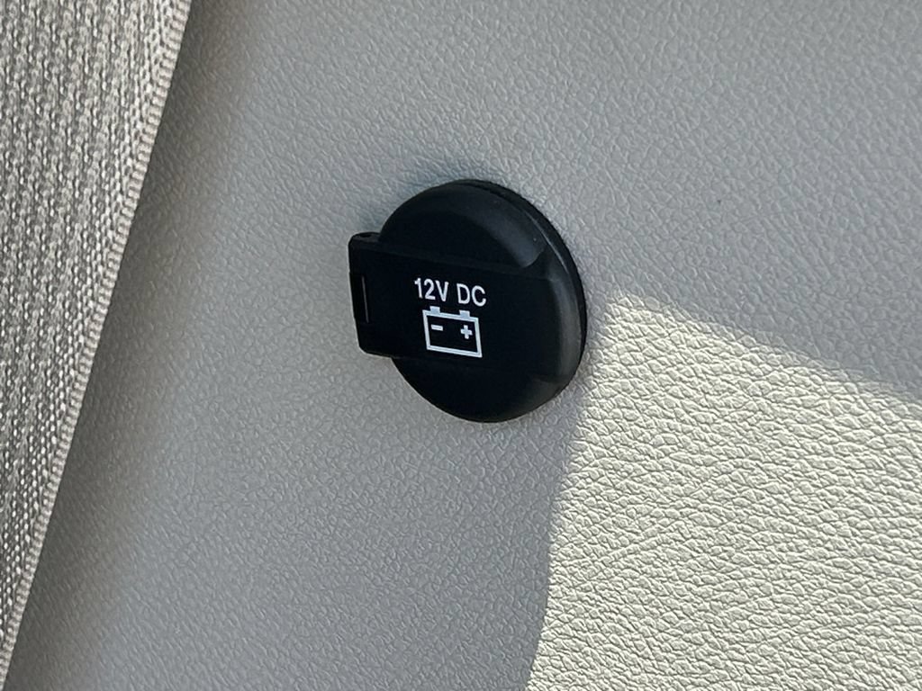 Used 2020 Chrysler Voyager Lxi FWD image 28