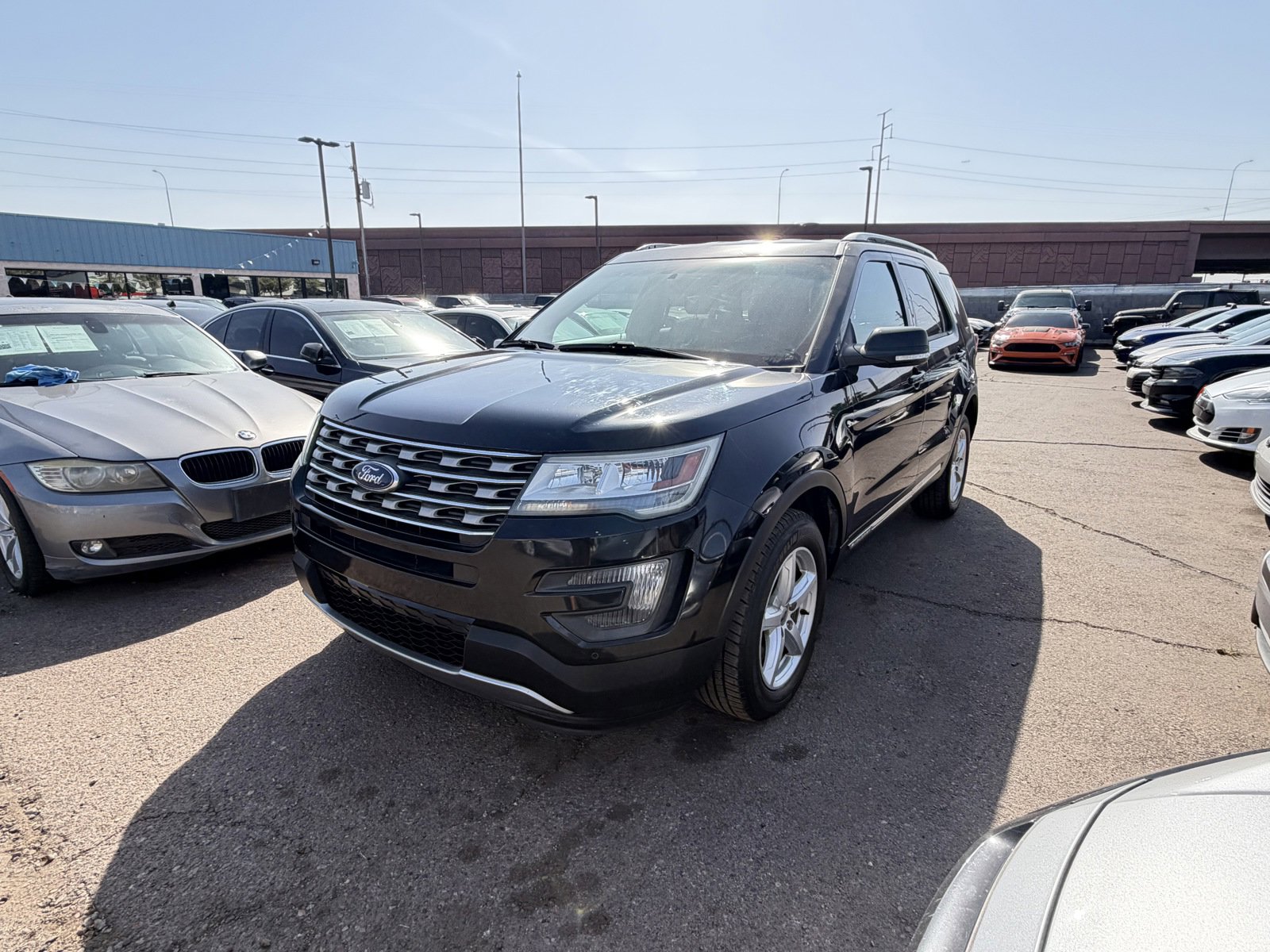 Used 2016 Ford Explorer XLT w/ Equipment Group 202A AWD/4WD image 1