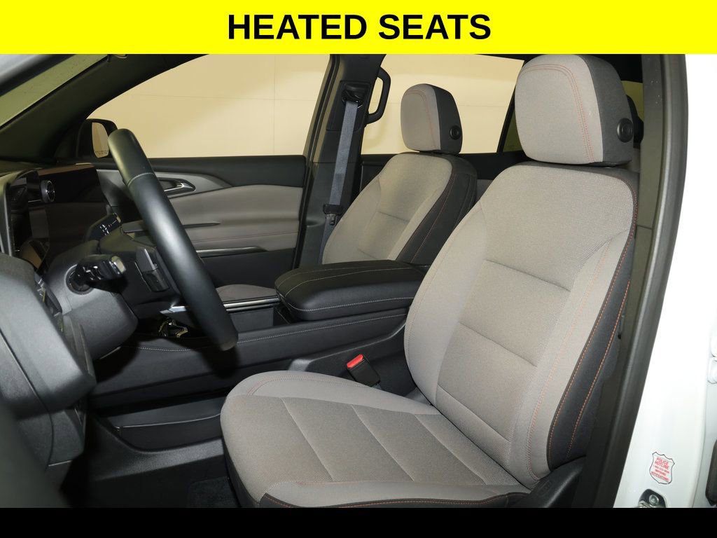 Used 2025 Chevrolet Traverse LT AWD/4WD image 3