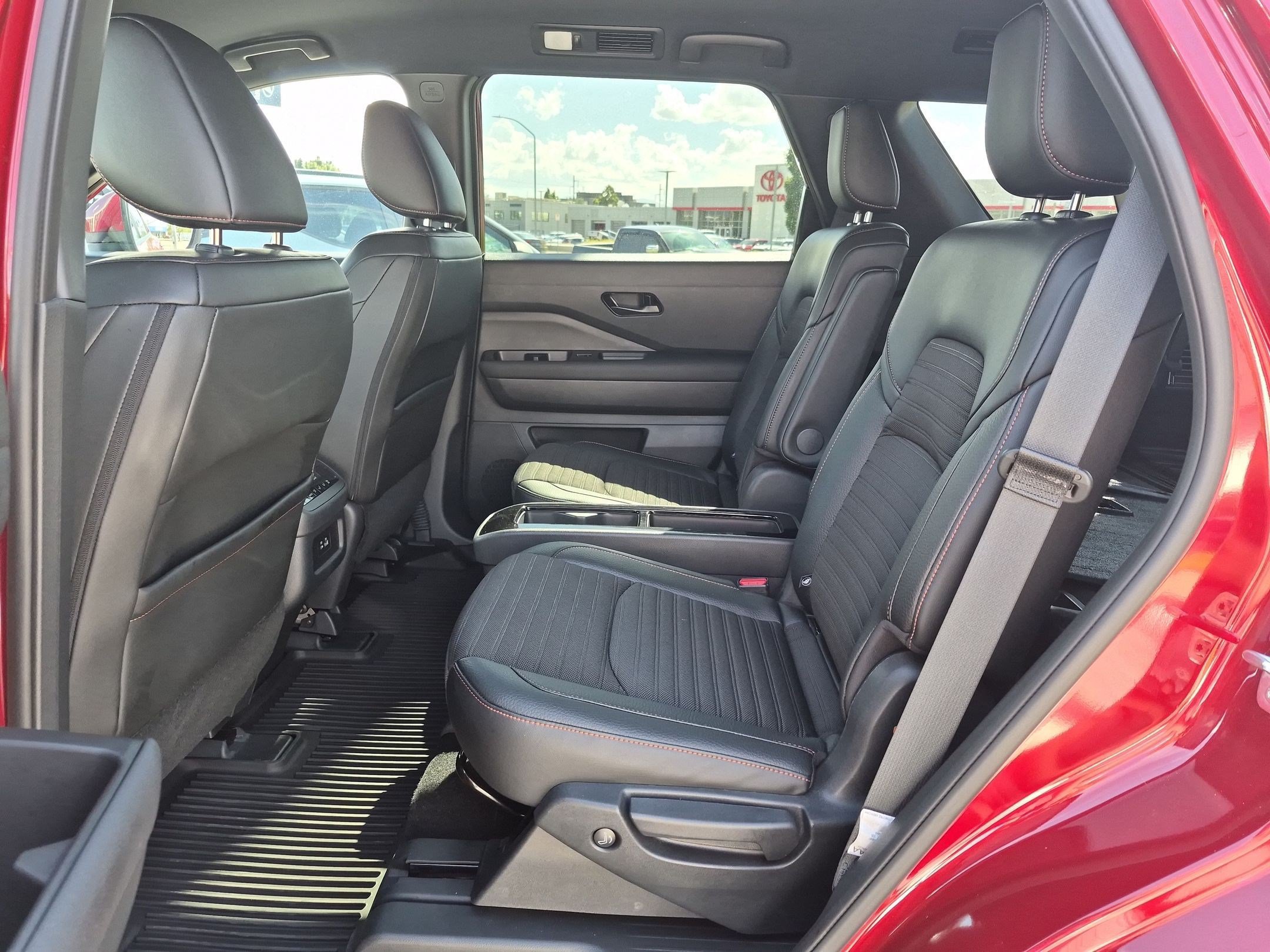 Used 2025 Nissan Pathfinder Rock Creek AWD/4WD image 28