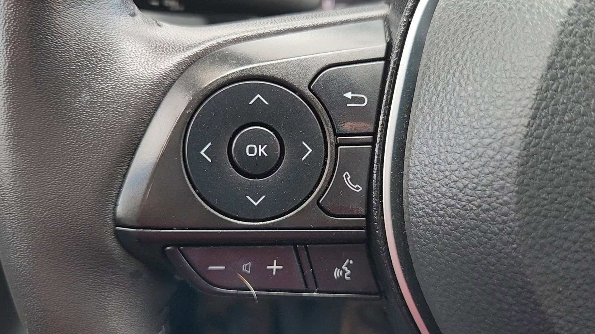 Used 2024 Toyota RAV4 XLE w/ Convenience Package image 12