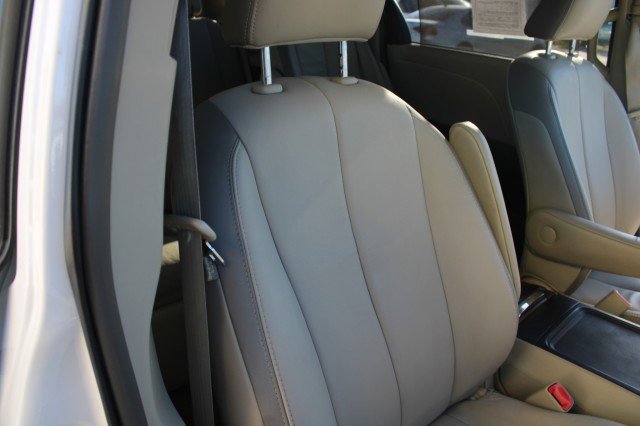 Used 2014 Toyota Sienna Limited w/ Limited Premium Package FWD image 37