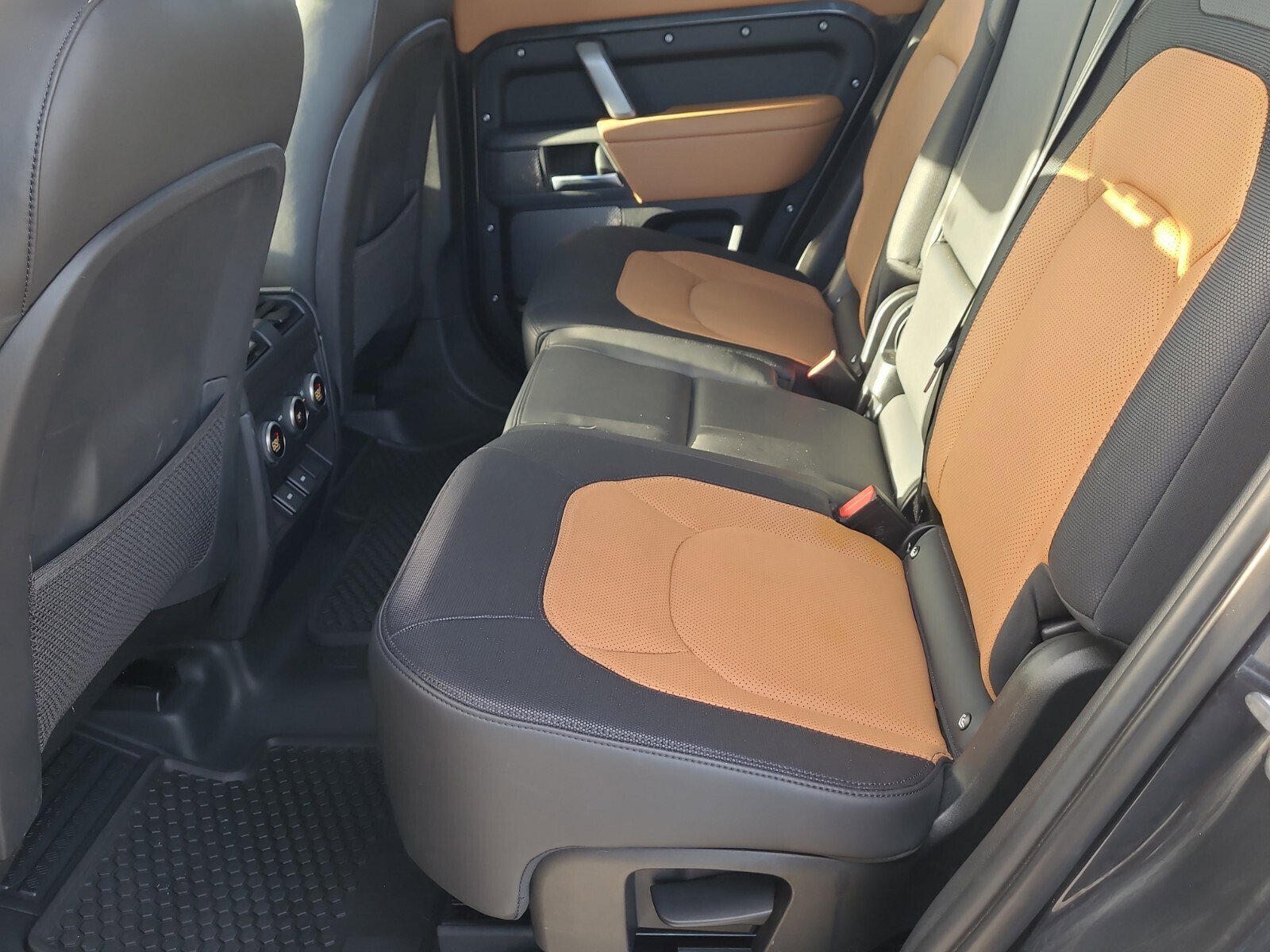 Used 2023 Land Rover Defender 110 X-Dynamic SE image 11