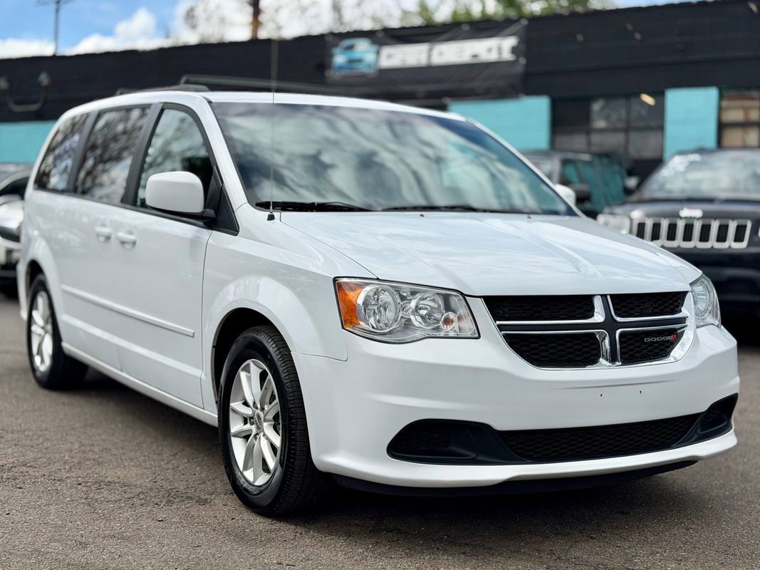 Used 2016 Dodge Grand Caravan SXT FWD image 1