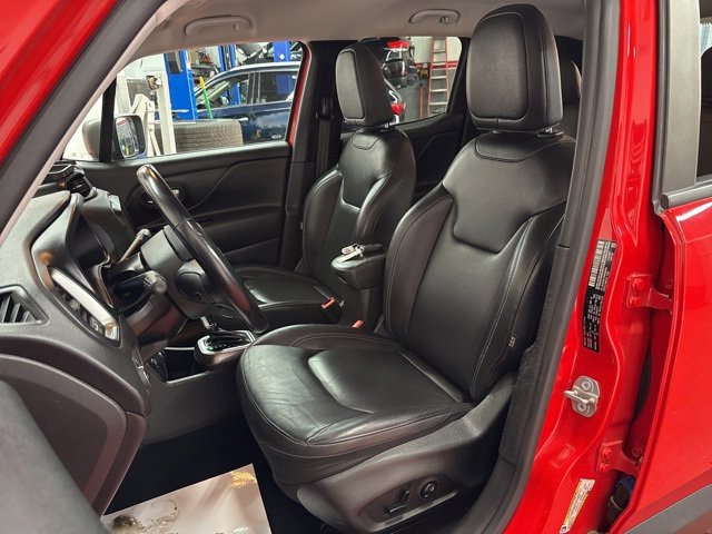 Used 2021 Jeep Renegade Limited image 3