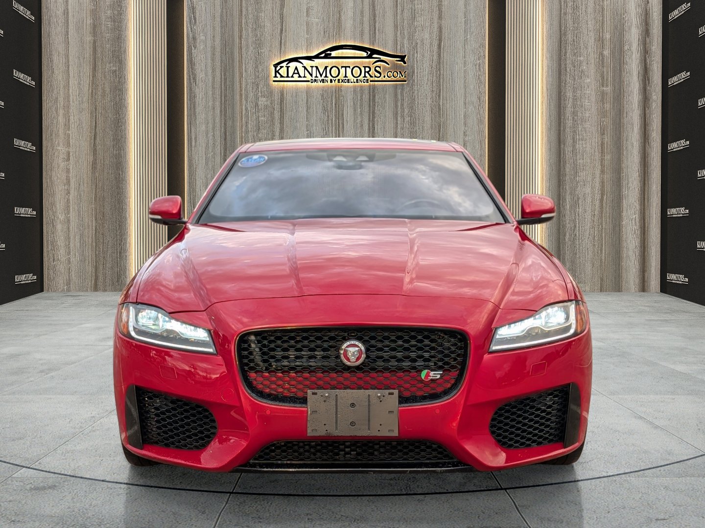 Used 2018 Jaguar XF S image 4